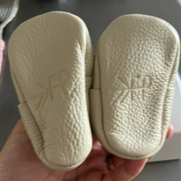 Cream City Mocc Freshly Picked Size 1 - Picture 2 of 8